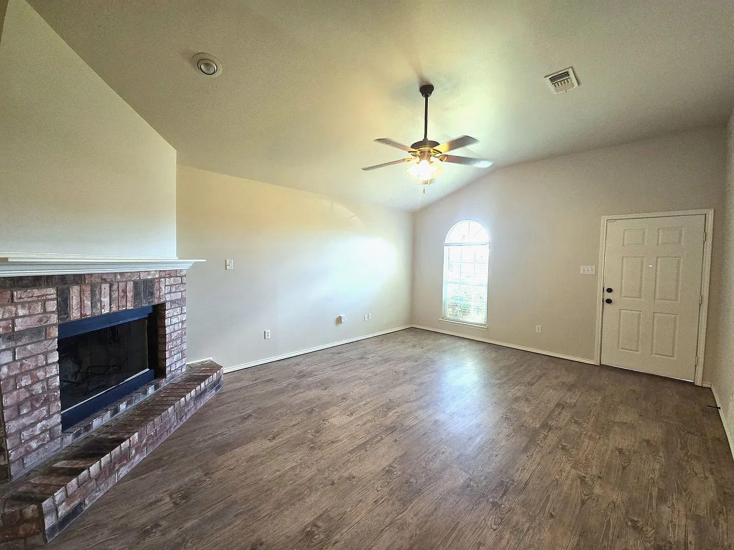 Great 3/2/2 Home in Monterey - Frenship School District — Photo 3