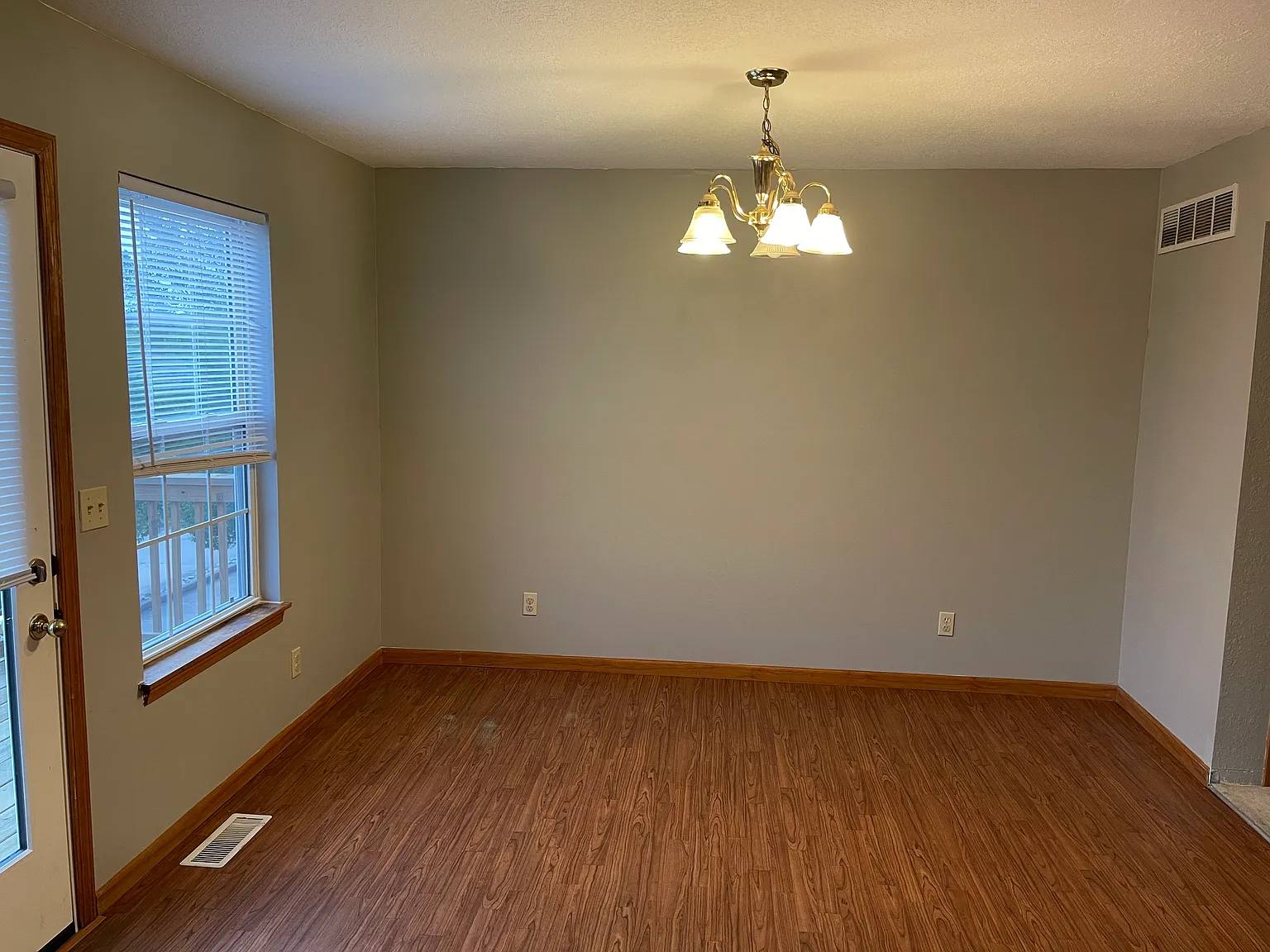 2 bed, 1097 sqft, $1,400 — Photo 2