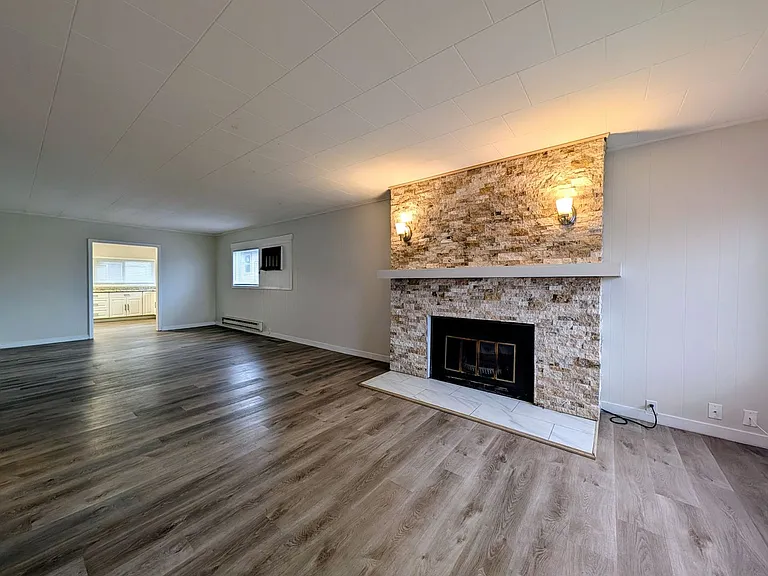 330 Roosevelt Ave — Photo 24