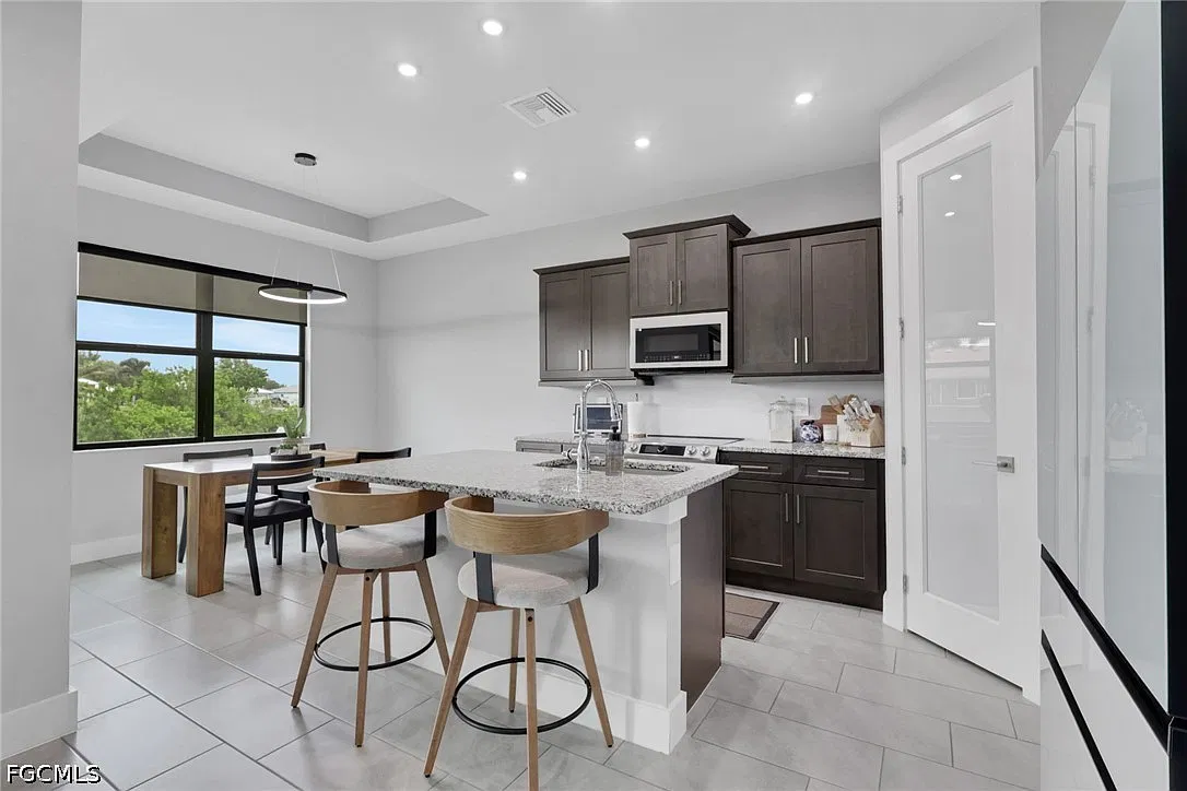 4 bed, 2.0 bath, 1800 sqft, $2,750 — Photo 4