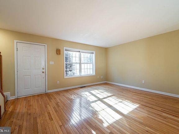 2nd image of 743 Oakwood Ave