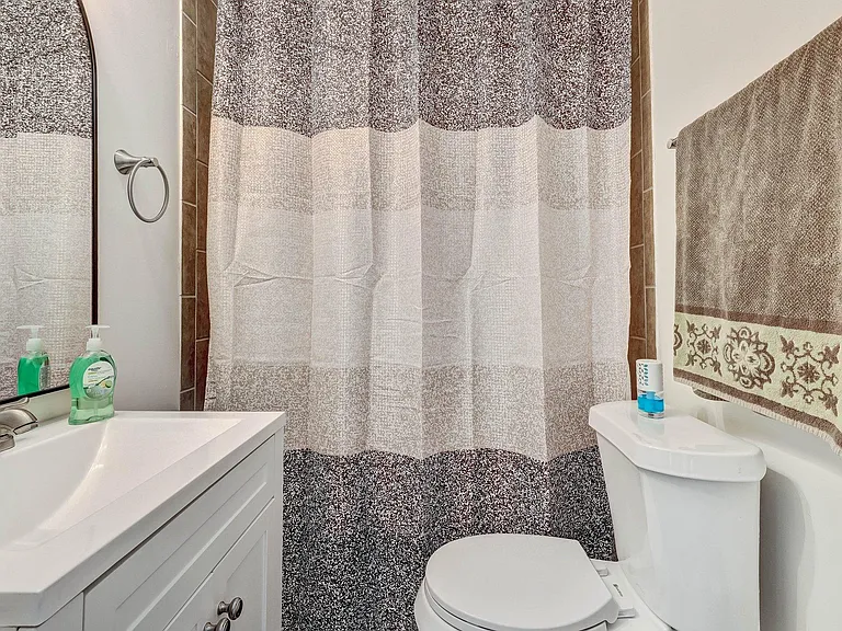 Shower Only
All members have access to 2 bathrooms