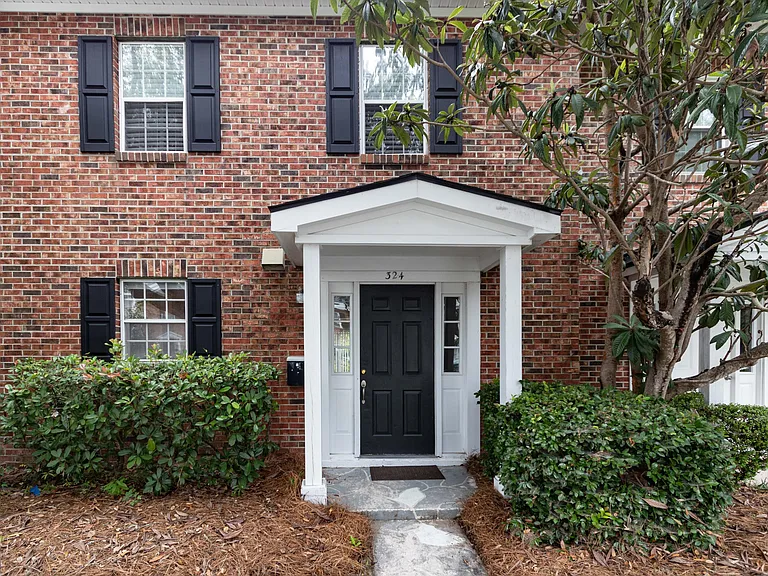 324 Lakeside Dr #E3 — Photo 1