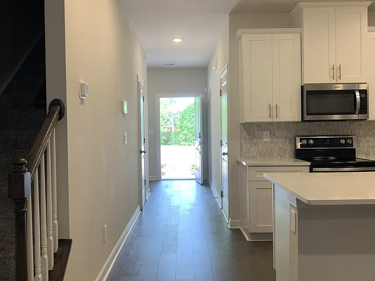 1624 Village Grove Lane 14015 Singletree #LANE401 — Photo 5