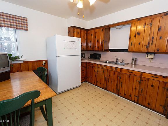 5th image of 1801 Leith St NW
