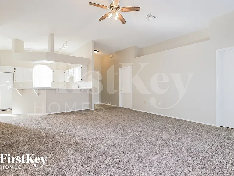 785 Hunt Dr — Photo 4