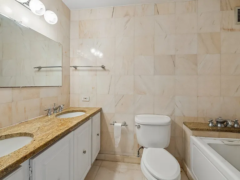 226 Harmon Cove Tower #226 — Photo 13