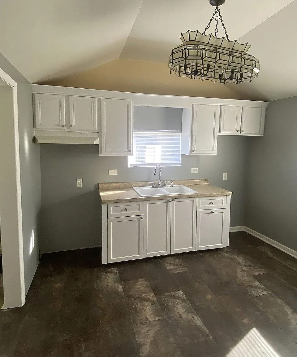 3 bed, 818 sqft, $1,395 — Photo 3