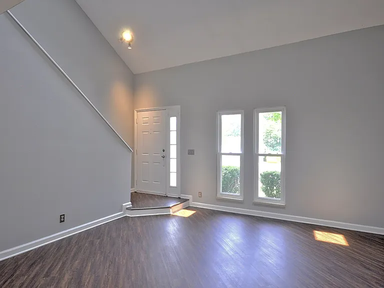 112 Azalea Ct — Photo 3
