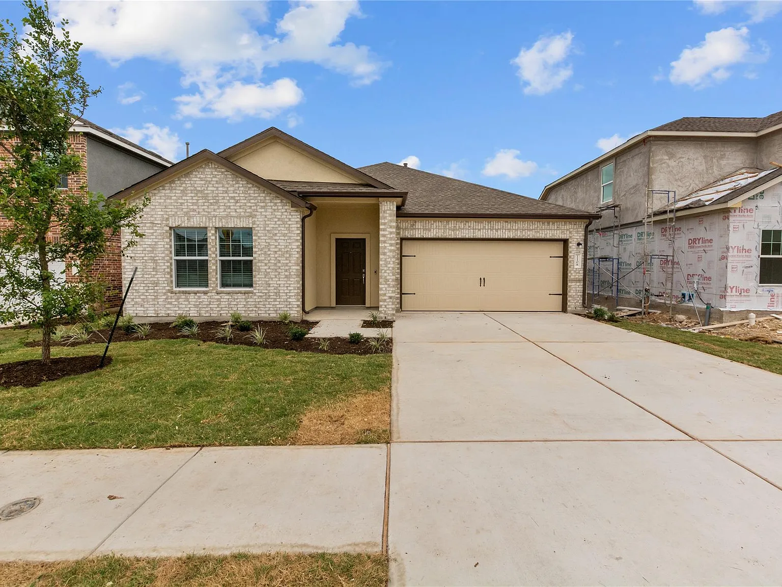4 bed, 3.0 bath, 2346 sqft, $2,550 — Photo 2