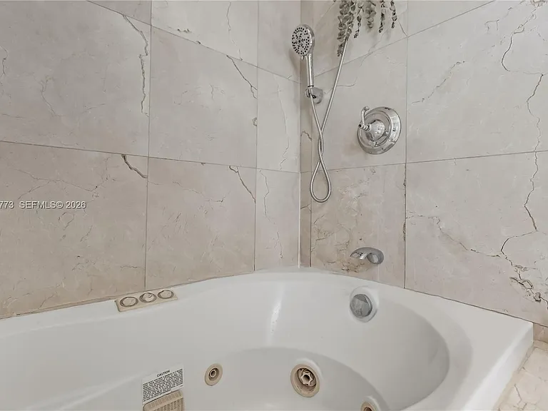 5001 Collins Ave #1K — Photo 12