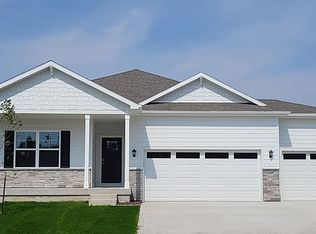 6736 NW 106th St, Johnston, IA 50131