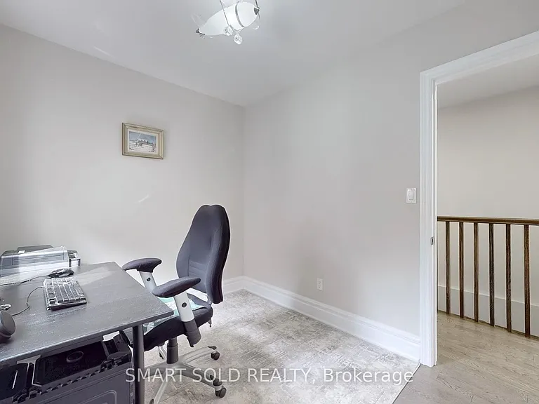 1040 Ossington Ave #MAIN FLR 2ND FLR — Photo 23