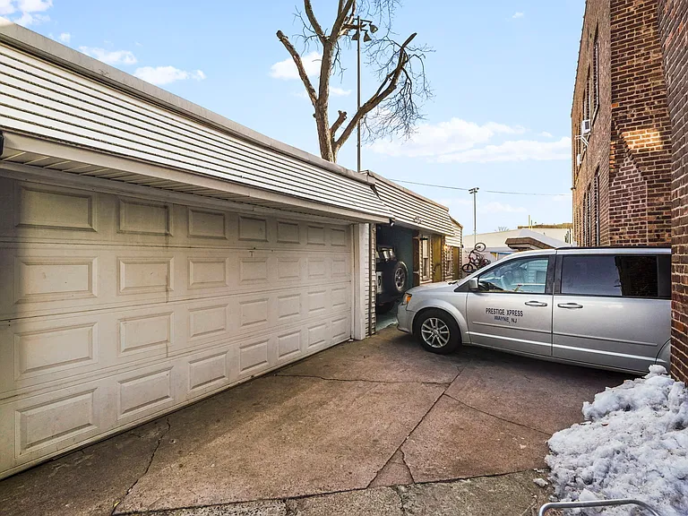 1 Car Garage