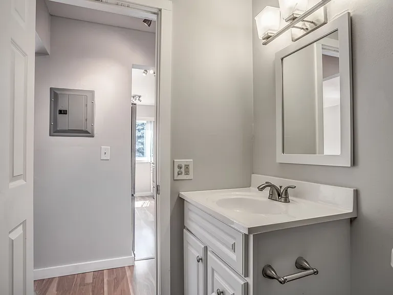 744 Polk St NE — Photo 27