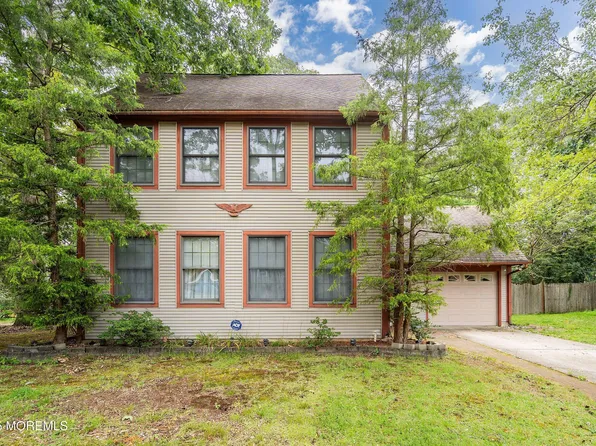 106 Lavenham Court, Toms River, NJ 08755
