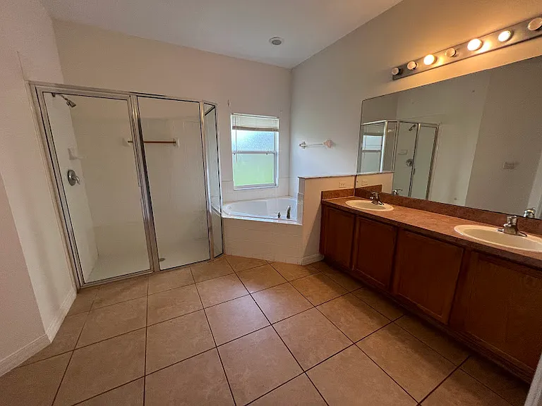 3705 Greencrest Ct — Photo 35