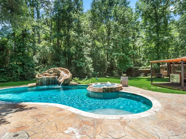 403 Westbrook St, Pinehurst, TX 77362