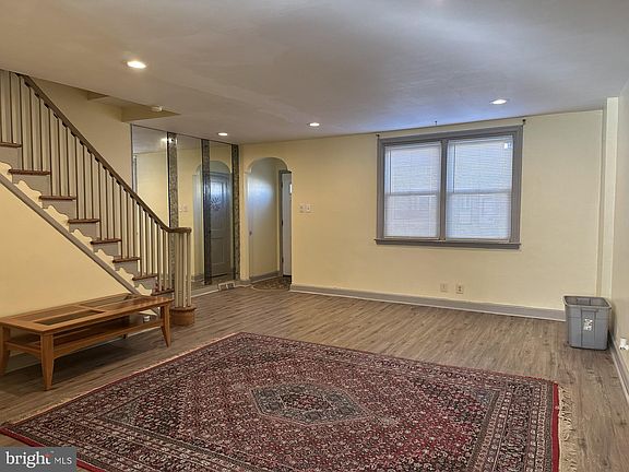 3rd image of 6843 Oakland St