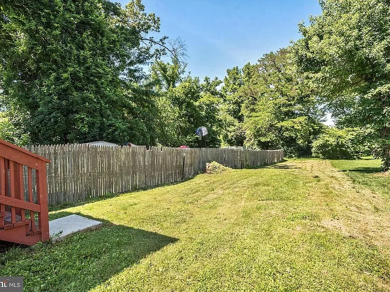 487 N Church St — Photo 28