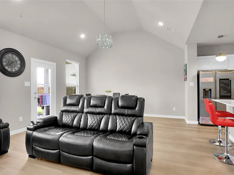 10604 Long Trail Dr — Photo 7