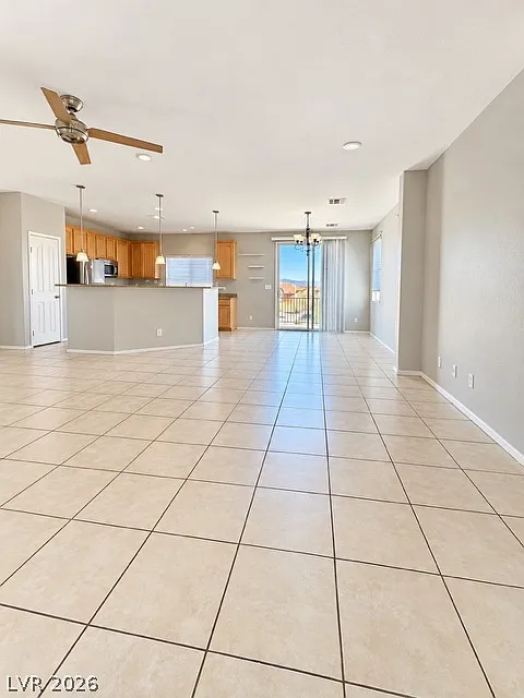 4 bed, 2.5 bath, 2312 sqft, $2,450 — Photo 2