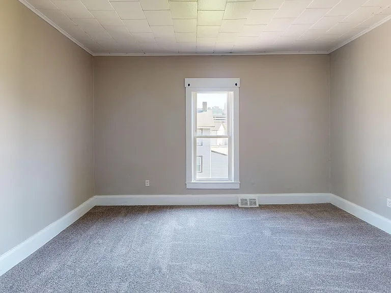 33 Westminster Avenue — Photo 25