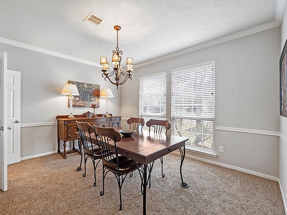 5th image of 704 Falcon Lake Dr