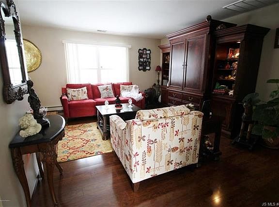 2nd image of 196 Morning Glory Ln