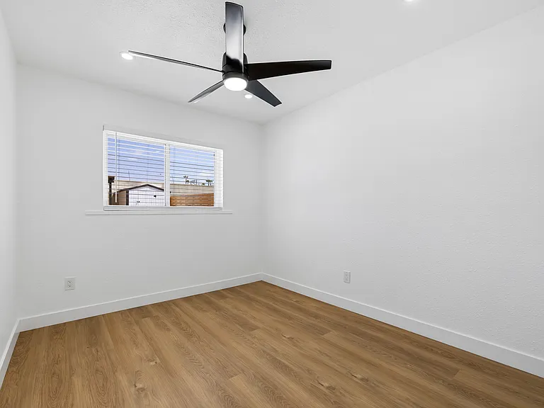 895 Riverlawn Ave #B — Photo 15