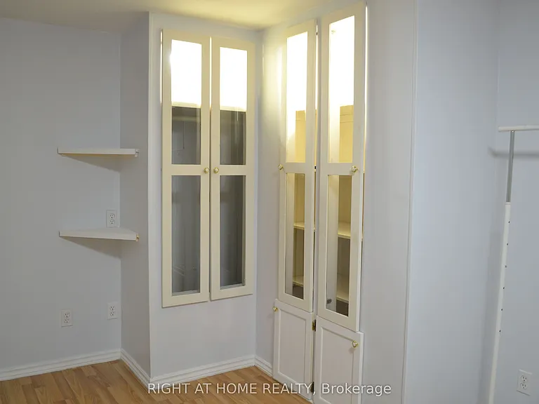 505 Mohawk Rd W #BASEMENT — Photo 6