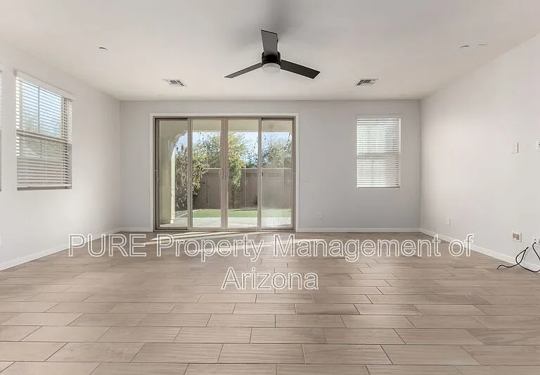 1827 S Follett Way — Photo 2