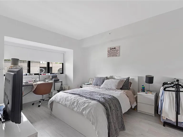 650 NE 32nd St #703 — Photo 15