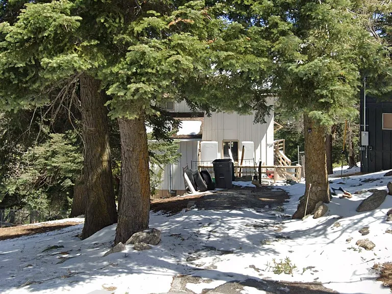1969 Nob Hill Dr — Photo 3