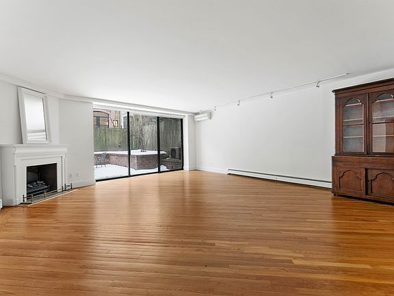 3rd image of 842 Carroll St #1