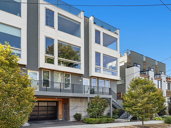 2nd image of 1537 Grandview Pl E