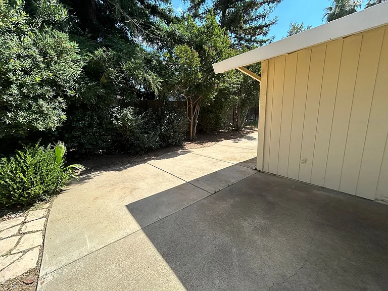 9471 Queen Oak Ct — Photo 17