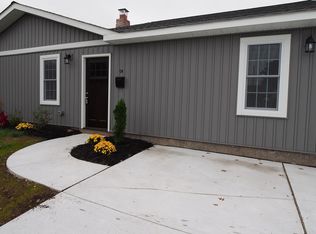 94 Daffodil Ln, Levittown, PA