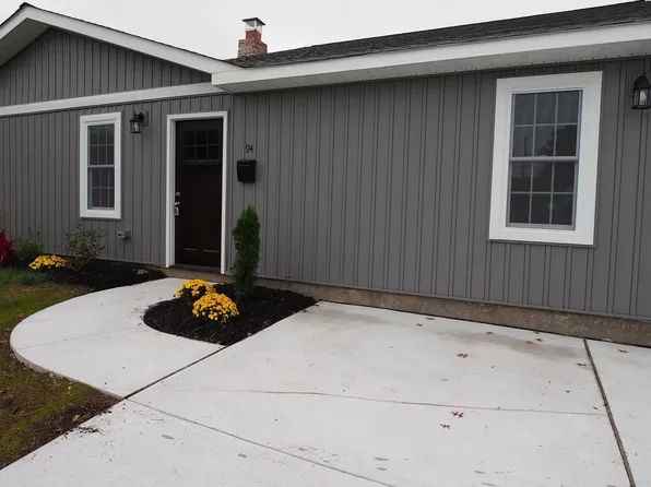 94 Daffodil Ln, Levittown, PA 19055