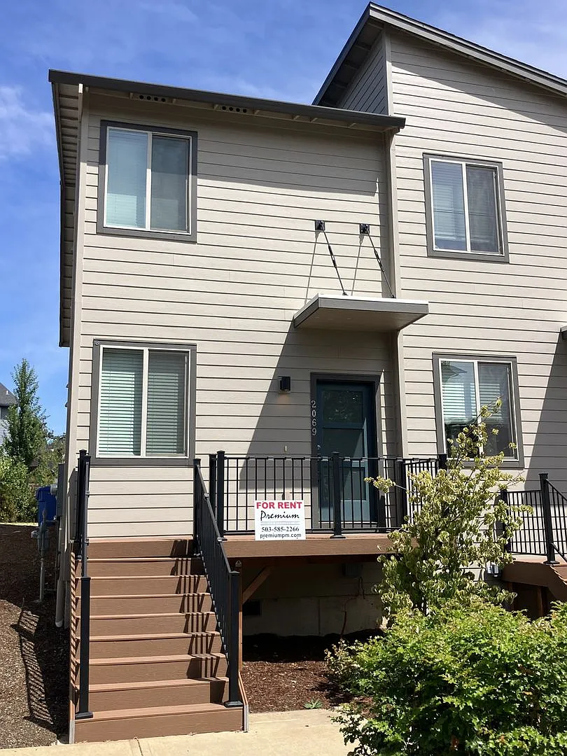 2023 Three Bedroom Townhouse in South Salem — Photo 1