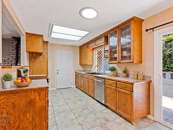5th image of 2971 Letitia Ave