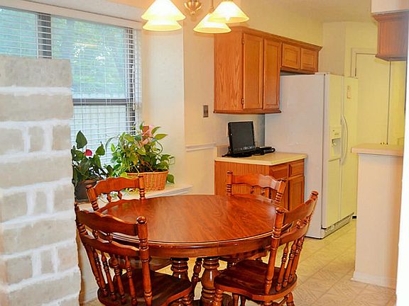 3rd image of 3919 Wintergreen Dr