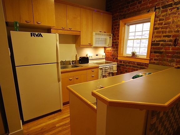 3rd image of 212 E Franklin St #U2