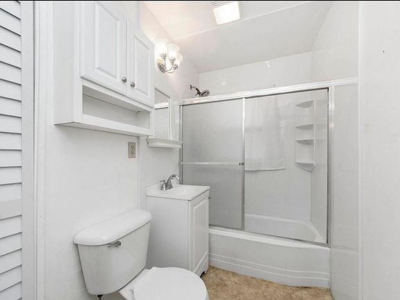 5th image of 717 W Bartlett Ct