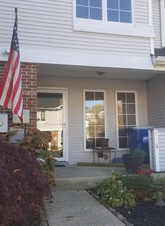 1st image of 178 Lake Arrowhead Cir