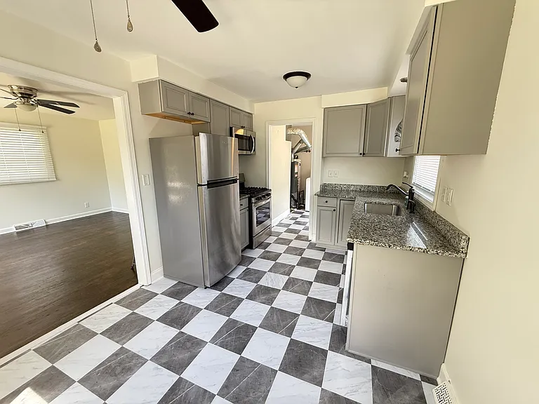 4653 Raymond Ave — Photo 7