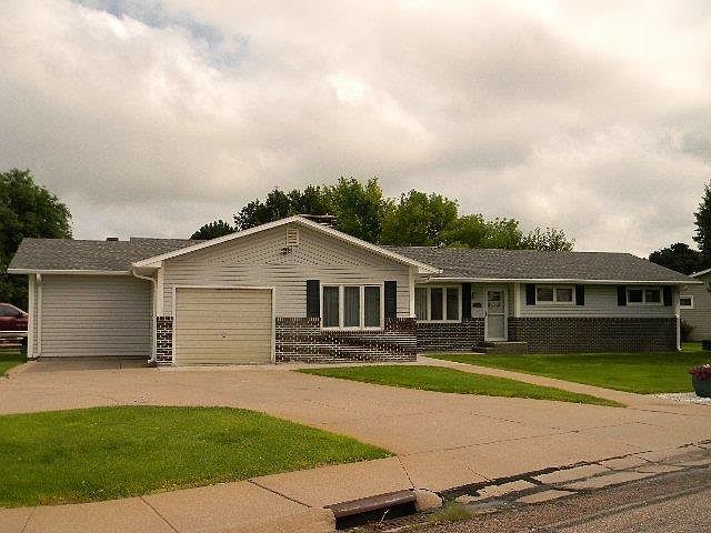 1st image of 3321 Maplewood Dr