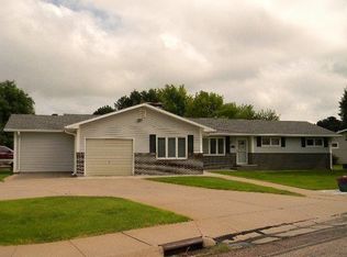 3321 Maplewood Dr, North Platte, NE 69101