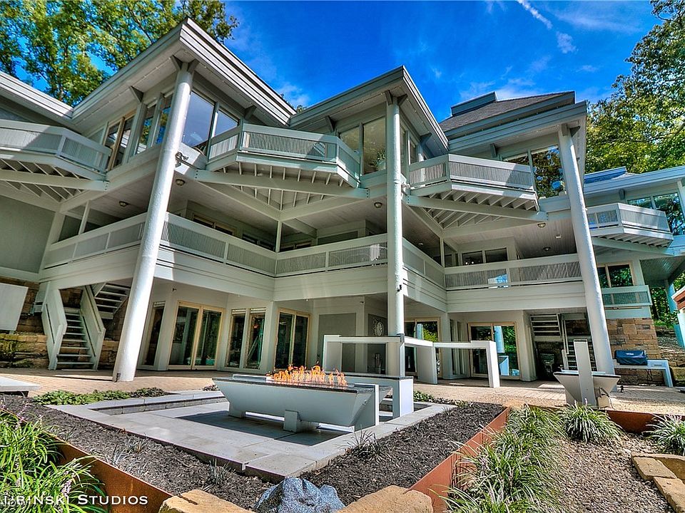 1st image of 933 Top Of The Hill Rd