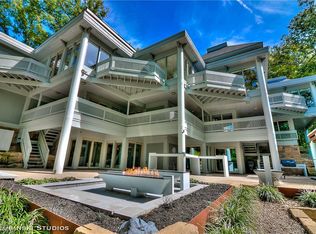 933 Top Of The Hill Rd, Akron, OH 44333